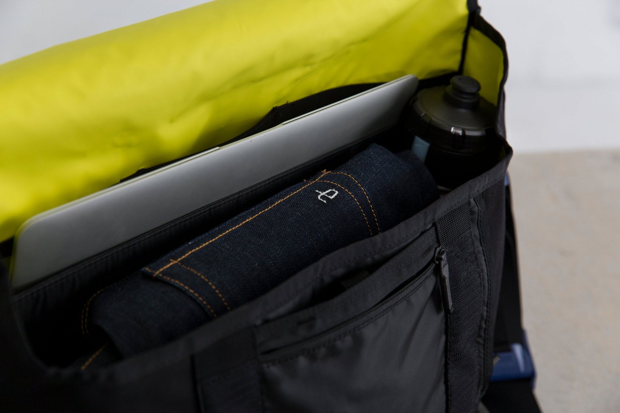 timbuk2 lightweight flight messenger bag xs Timbuk2 Lightweight Flight Messenger Bag